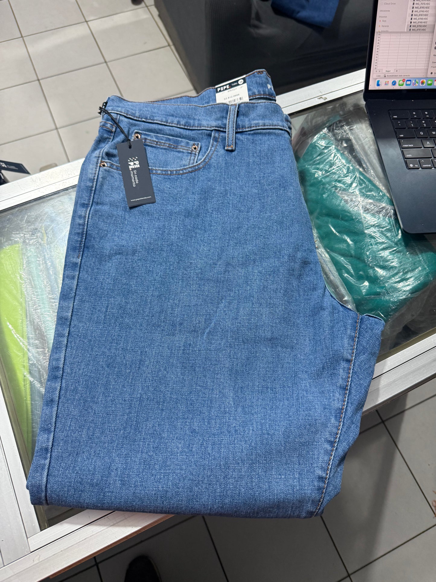 812-0666| Pepe 812 Recto